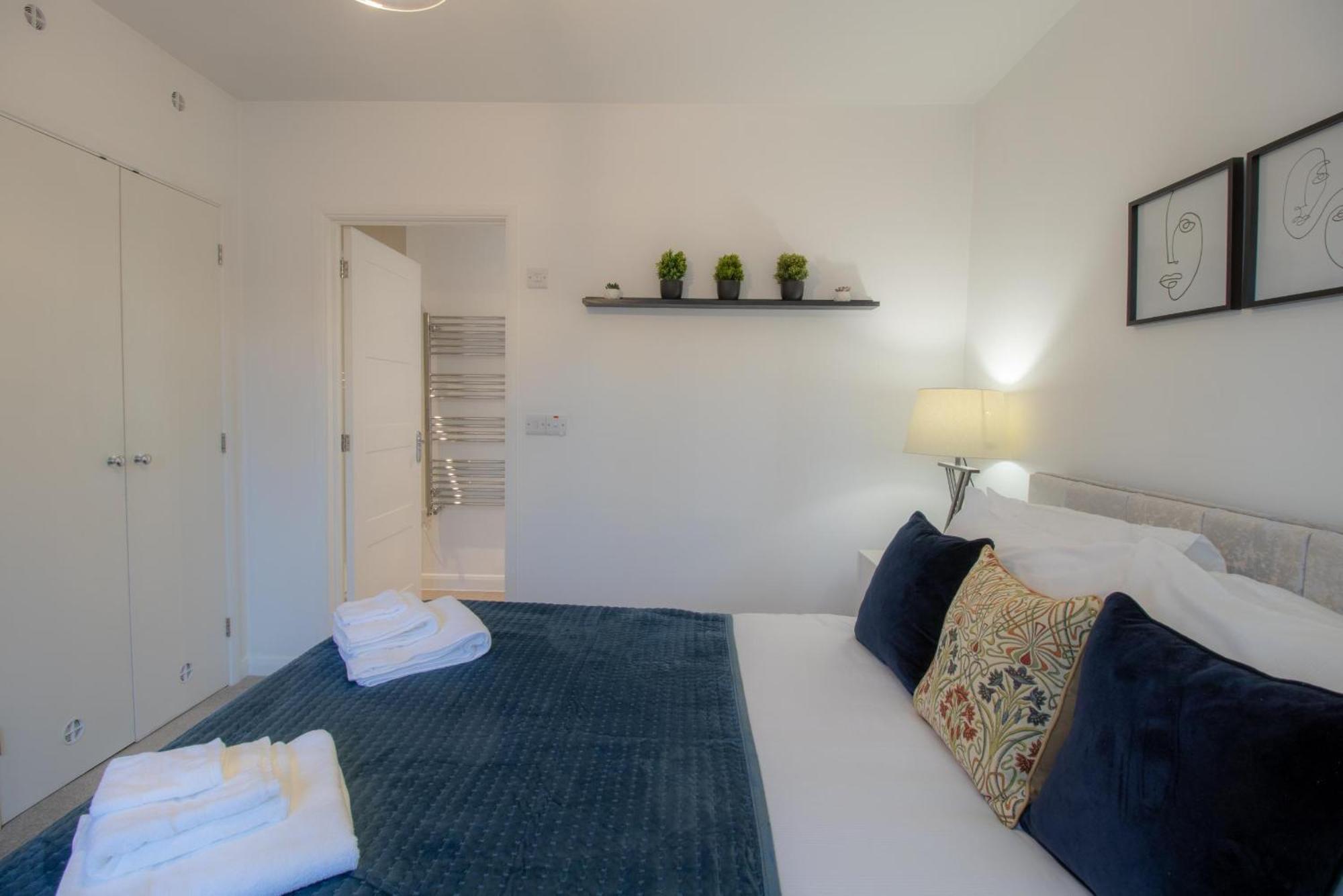 Crescent House Apartments Telford Room photo